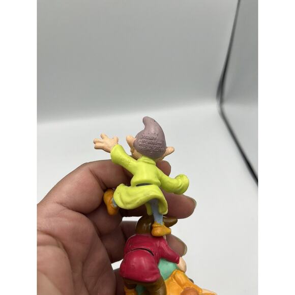 Vintage Snow White and the Seven Dwarfs Pyramid PVC Figure Special Addition - Picture 5 of 7